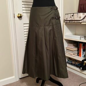Olive green rain skirt size L. John Field.